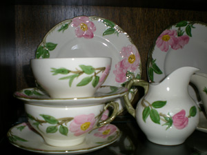 Many pieces of Franciscan ware china
